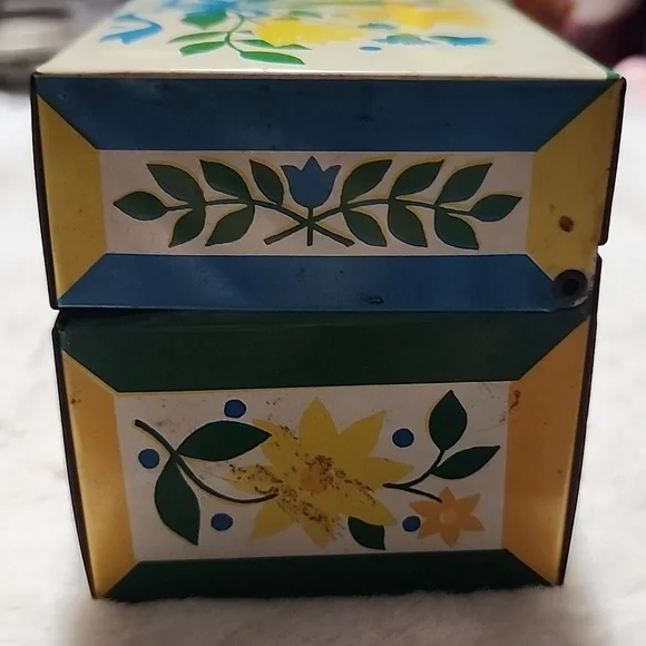 Floral Decorative Metal Box with Blue and Yellow Design RECIPE BOX. VINTAGE. - Picture 6 of 7